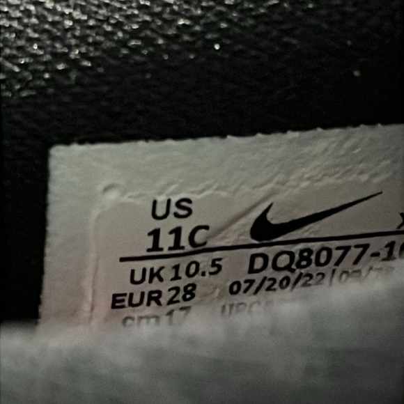 Nike Sneakers small stain some peeling last pic - Picture 7 of 8